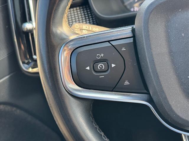 2022 Volvo XC40 T4 R-Design
