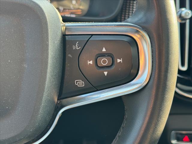 2022 Volvo XC40 T4 R-Design