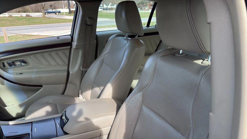 2010 Ford Taurus Limited