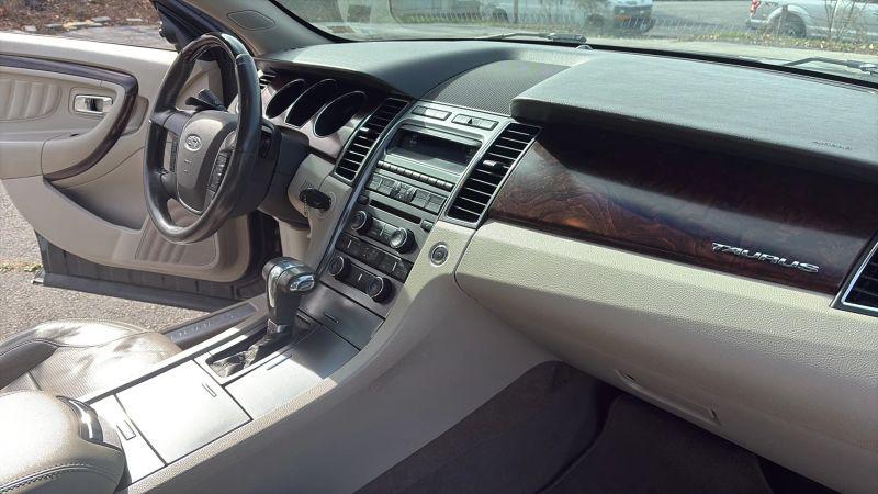 2010 Ford Taurus Limited