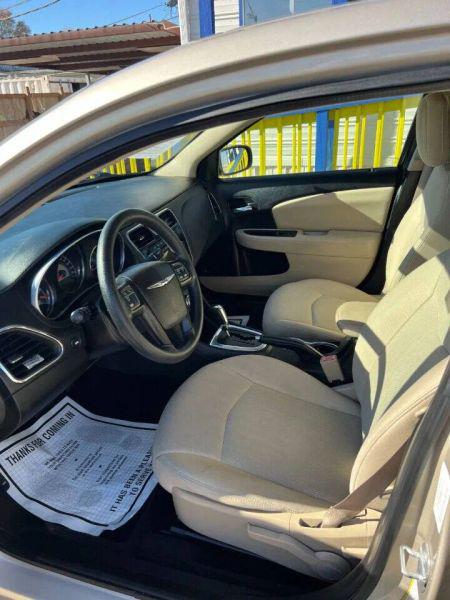 2013 Chrysler 200 LX