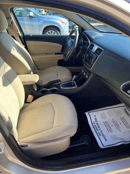 2013 Chrysler 200 LX