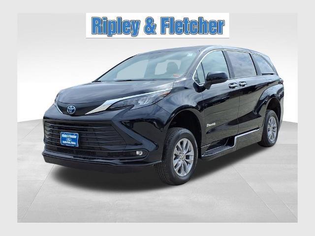 2025 Toyota Sienna XLE 7 Passenger for sale in South Paris, ME
