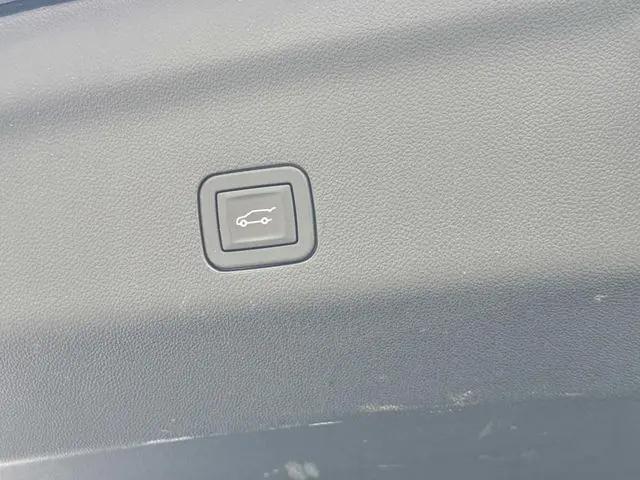 2025 GMC Yukon 4WD Denali