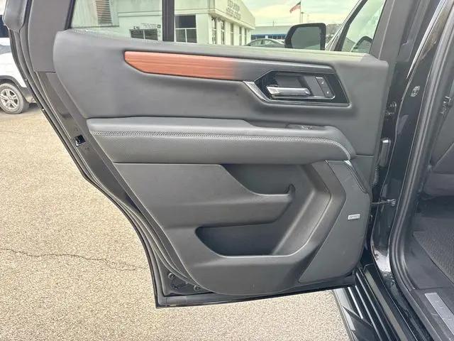 2025 GMC Yukon 4WD Denali