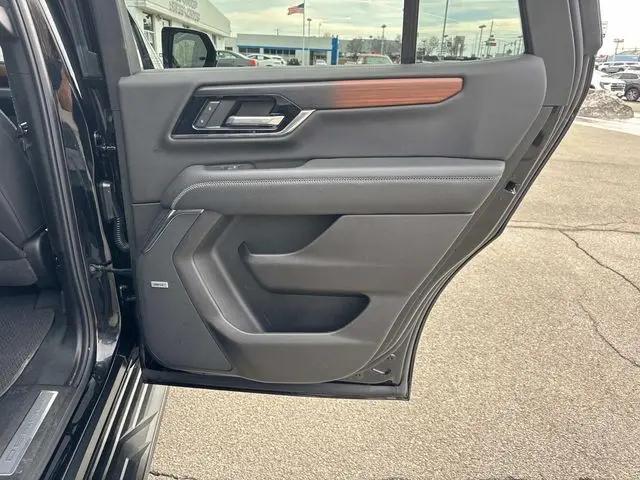 2025 GMC Yukon 4WD Denali