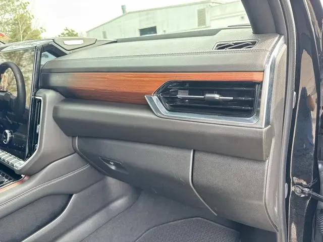 2025 GMC Yukon 4WD Denali