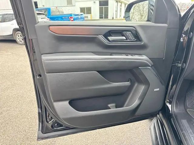 2025 GMC Yukon 4WD Denali