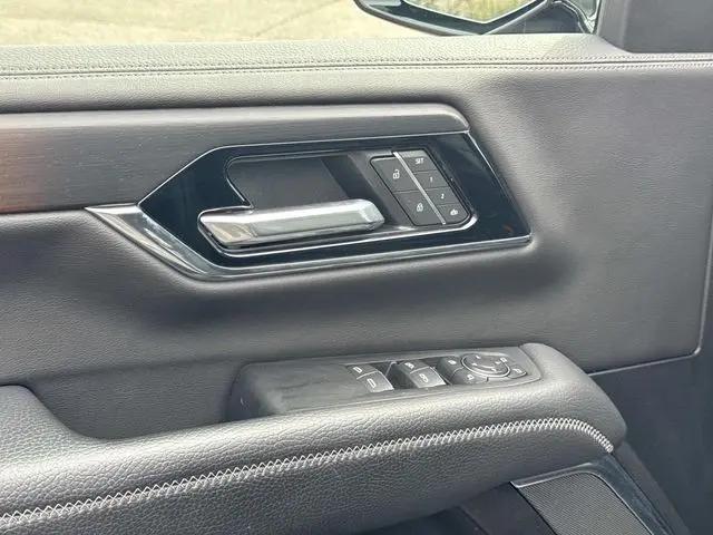 2025 GMC Yukon 4WD Denali