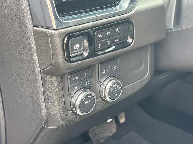 2025 GMC Yukon 4WD Denali