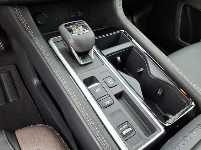2025 Nissan Pathfinder Platinum FWD