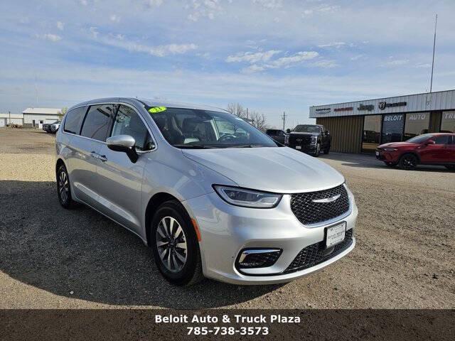 2023 Chrysler Pacifica Hybrid Touring L
