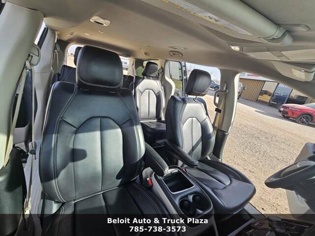 2023 Chrysler Pacifica Hybrid Touring L
