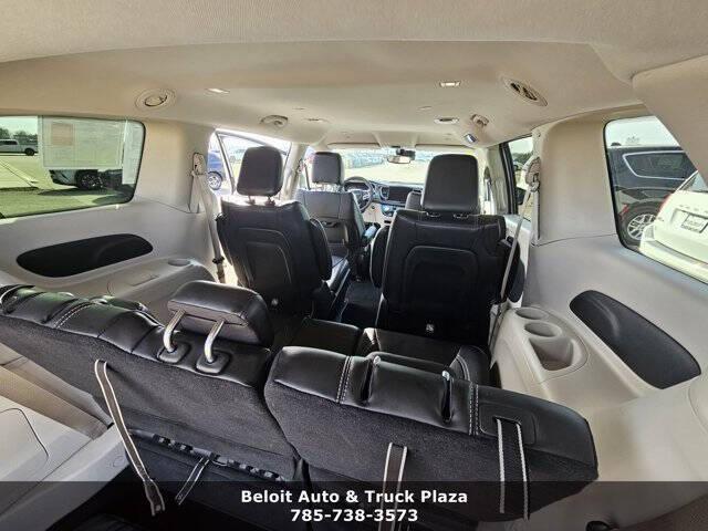 2023 Chrysler Pacifica Hybrid Touring L