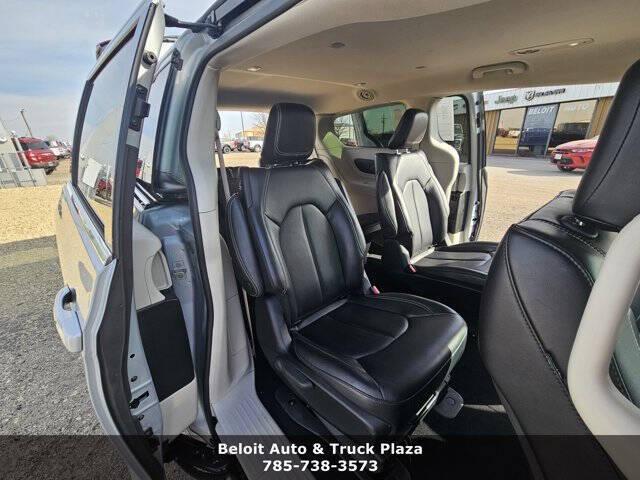 2023 Chrysler Pacifica Hybrid Touring L