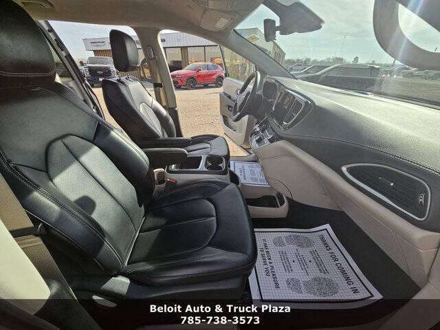 2023 Chrysler Pacifica Hybrid Touring L