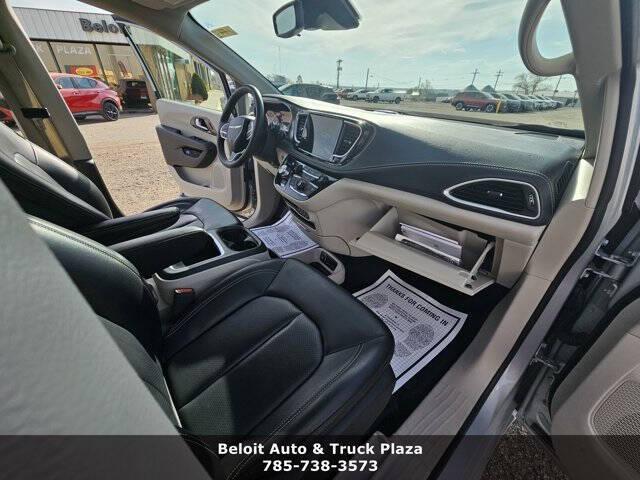 2023 Chrysler Pacifica Hybrid Touring L
