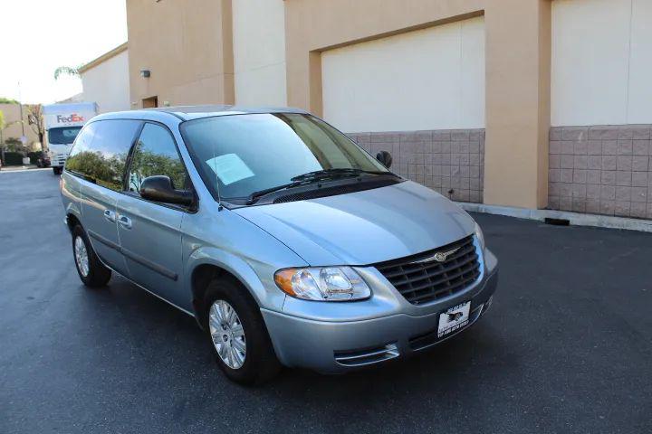2005 Chrysler Town & Country Base for sale in Long Beach, CA