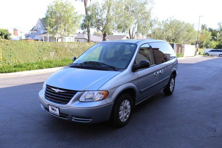 2005 Chrysler Town & Country Base