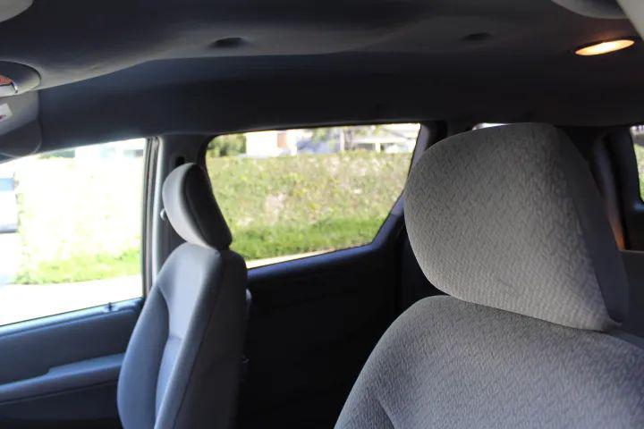 2005 Chrysler Town & Country Base