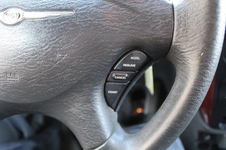 2005 Chrysler Town & Country Base