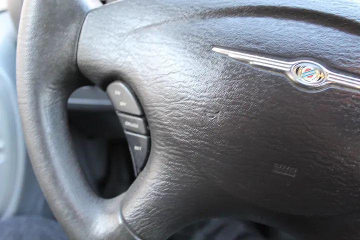 2005 Chrysler Town & Country Base