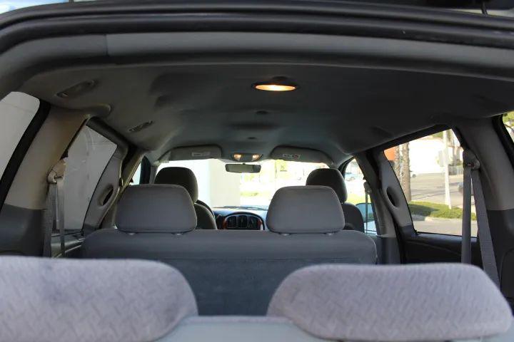 2005 Chrysler Town & Country Base