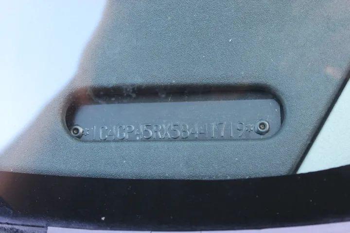 2005 Chrysler Town & Country Base