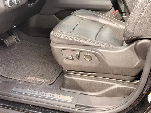 2023 GMC Yukon 4WD Denali