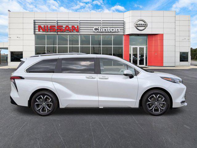 2025 Toyota Sienna Platinum