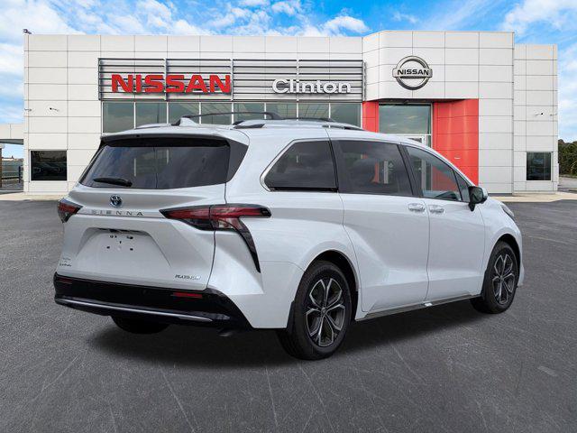 2025 Toyota Sienna Platinum