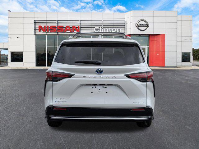 2025 Toyota Sienna Platinum
