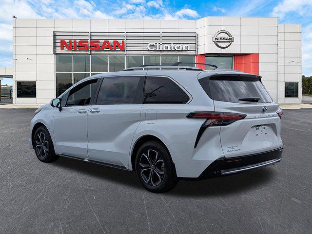 2025 Toyota Sienna Platinum