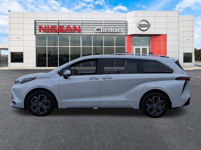2025 Toyota Sienna Platinum