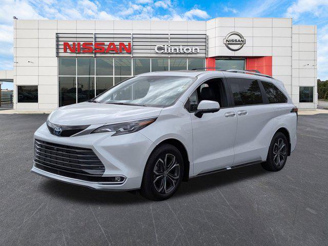 2025 Toyota Sienna Platinum