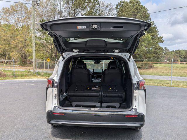 2025 Toyota Sienna Platinum