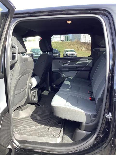 2023 Ram 1500 Big Horn Crew Cab 4x4 5'7" Box