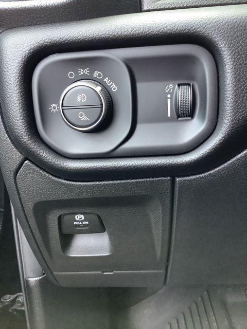 2023 Ram 1500 Big Horn Crew Cab 4x4 5'7" Box