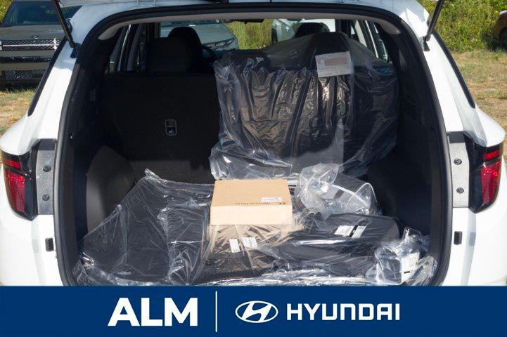 New 2026 White Pearl HYUNDAI SE FWD image 8