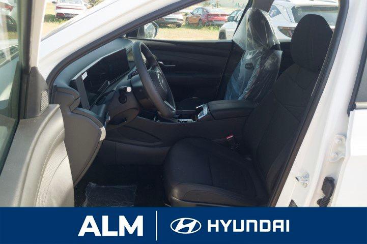 New 2026 White Pearl HYUNDAI SE FWD image 14