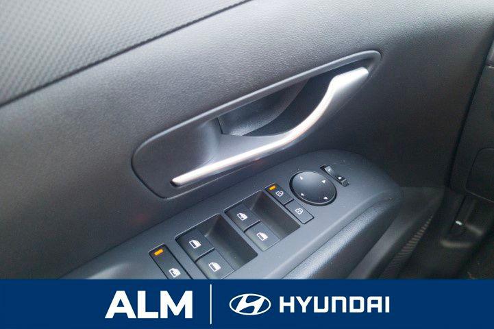 New 2026 White Pearl HYUNDAI SE FWD image 30