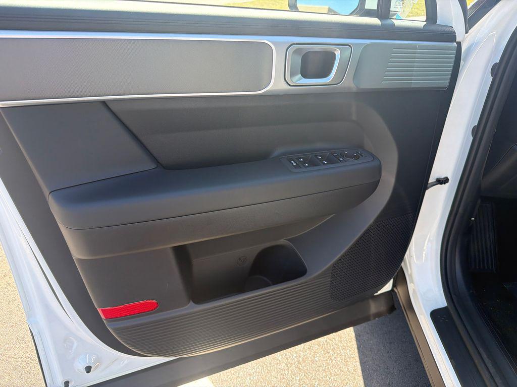 New 2026 White HYUNDAI SE FWD image 11