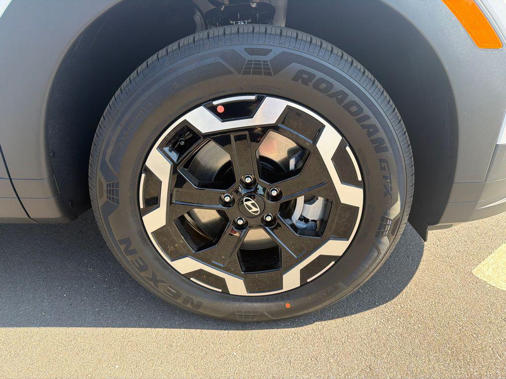 New 2026 White HYUNDAI SE FWD image 13