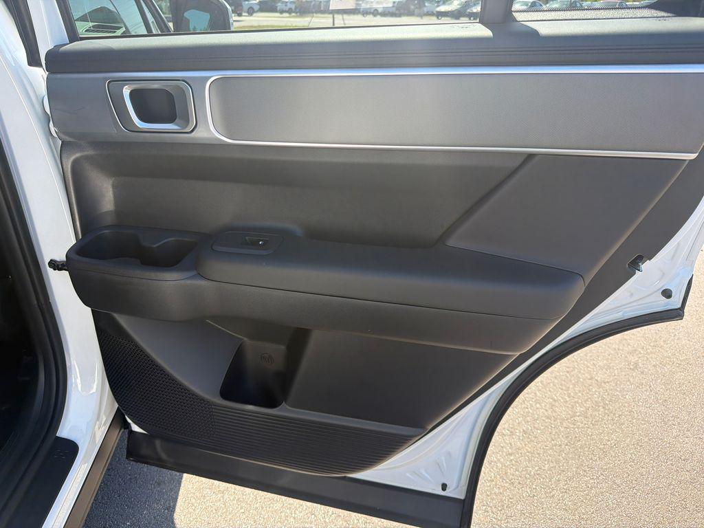 New 2026 White HYUNDAI SE FWD image 17