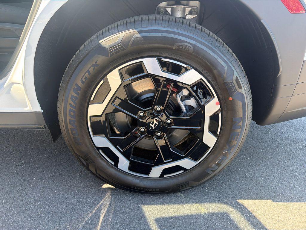 New 2026 White HYUNDAI SE FWD image 22