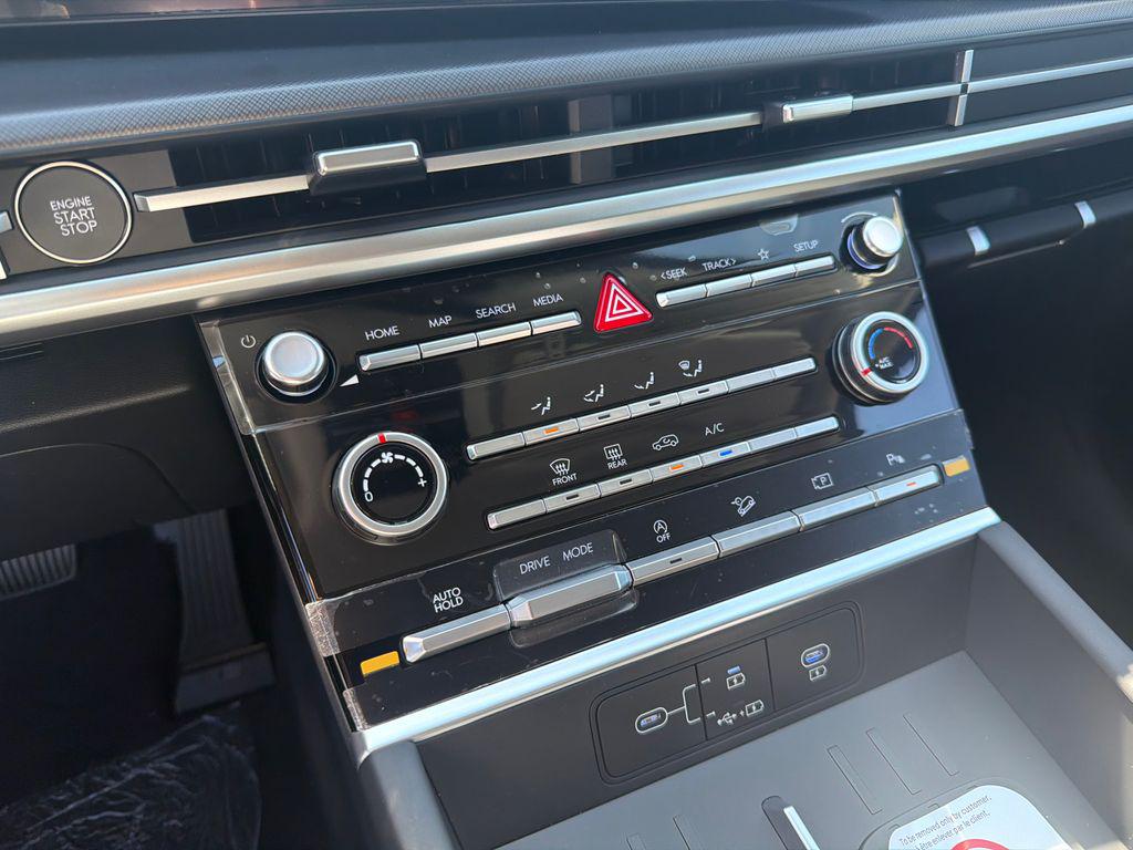 New 2026 White HYUNDAI SE FWD image 30