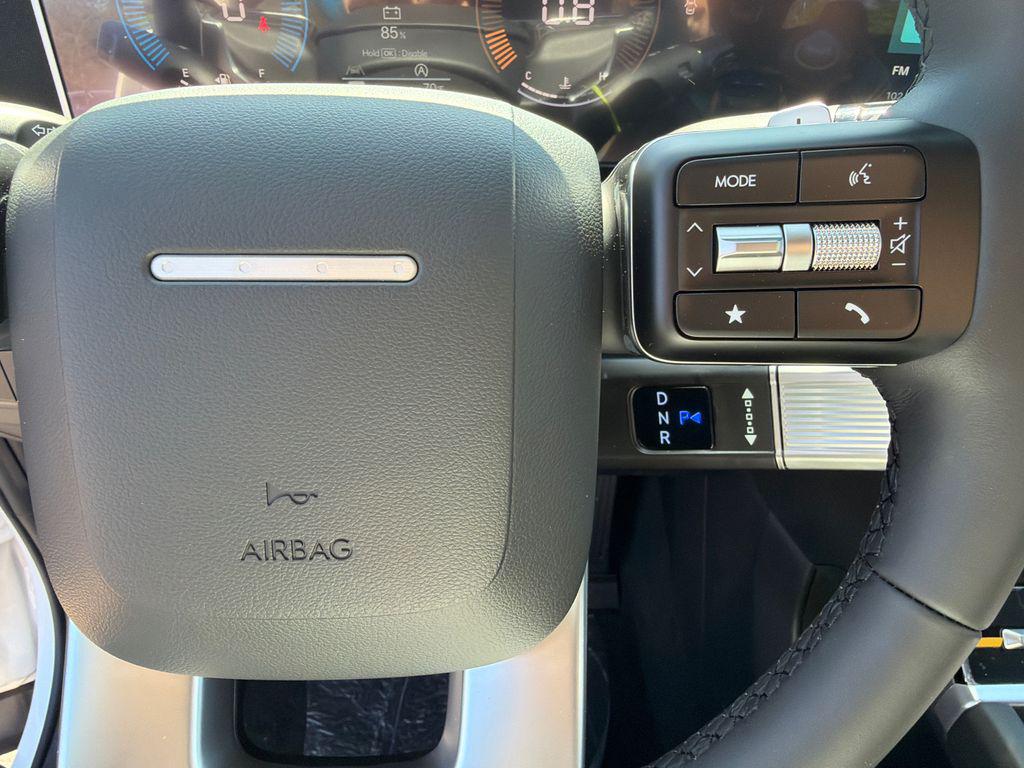 New 2026 White HYUNDAI SE FWD image 33
