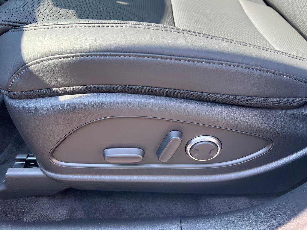 New 2026 White Pearl HYUNDAI Blue SEL 7P image 11