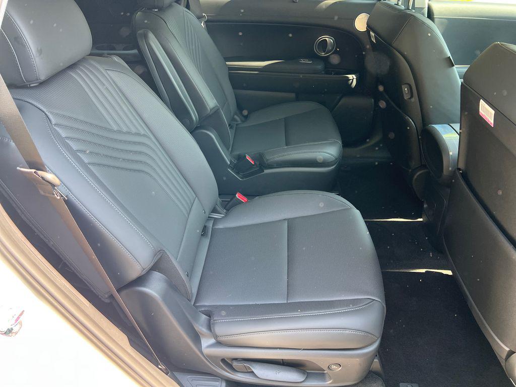 New 2026 White Pearl HYUNDAI Blue SEL 7P image 17