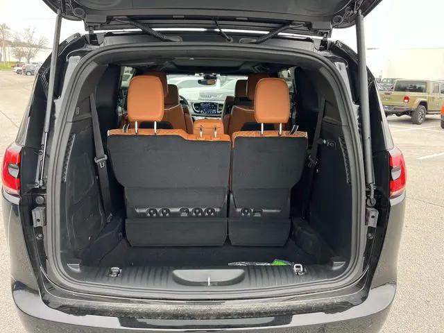 2026 Chrysler Pacifica Pinnacle AWD